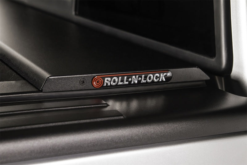 Roll-N-Lock 07-13 Chevy Silverado/Sierra 1500/2500/3500 SB 77-5/16in M-Series Tonneau Cover